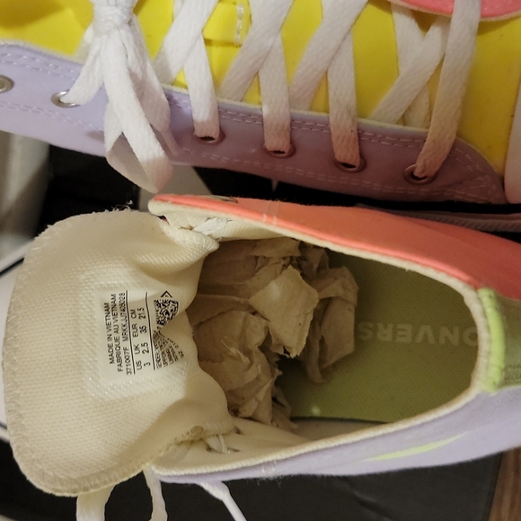 High top Converse, Size 3C, Pastel Colors - Picture 5 of 5